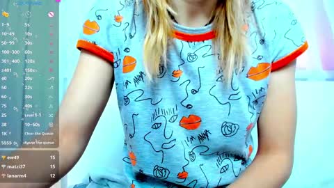 Snapshot of _mari_so chatting on January 13, 7:43 am Scarlett online show from January 13, 7:43 am