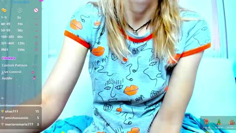 Snapshot of _mari_so chatting on January 16, 7:38 am Scarlett online show from January 16, 7:38 am