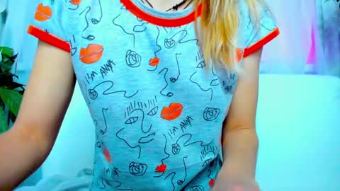 Snapshot of _mari_so chatting on January 25, 4:56 am Scarlett online show from January 25, 4:56 am