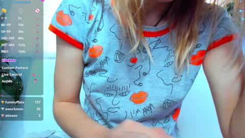 Snapshot of _mari_so chatting on February 7, 7:50 am Scarlett online show from February 7, 7:50 am