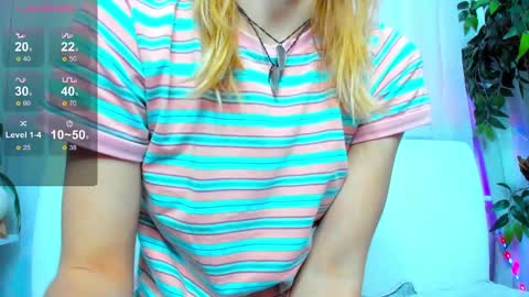 Snapshot of _mari_so chatting on February 15, 8:00 am Scarlett online show from February 15, 8:00 am