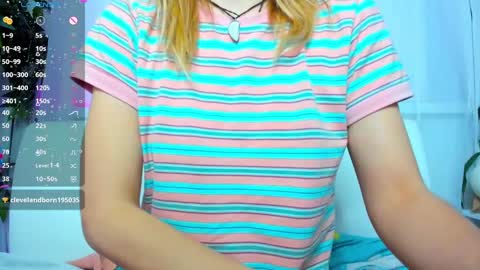 Snapshot of _mari_so chatting on February 21, 5:24 am Scarlett online show from February 21, 5:24 am