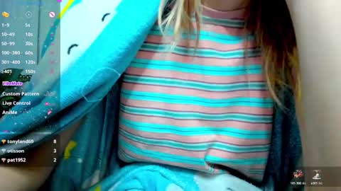 Snapshot of _mari_so chatting on March 10, 8:37 am Scarlett online show from March 10, 8:37 am