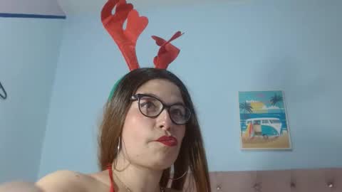 Snapshot of _mariana_1 chatting on December 15, 12:18 am _mariana_1 online show from December 15, 12:18 am