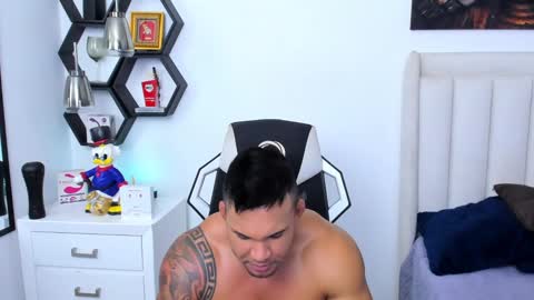 _matthew_santos_ online show from February 18, 2:38 am