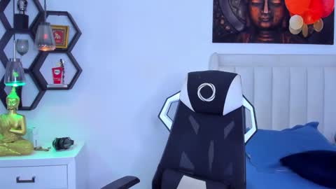 _matthew_santos_ online show from November 6, 10:43 pm