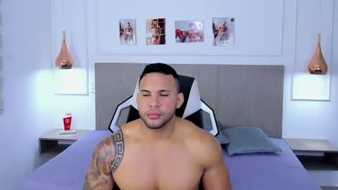 _matthew_santos_ online show from August 7, 11:29 pm