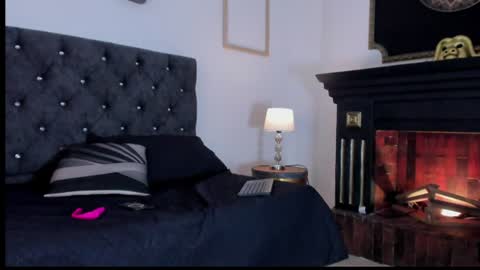 _maximo_1 online show from June 10, 3:22 pm