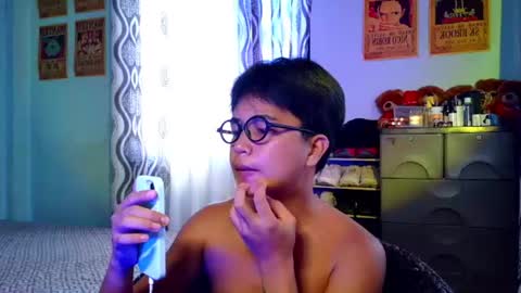 Snapshot of _maxurbate chatting on June 11, 2:00 am MAX Dont forget to follow online show from June 11, 2:00 am
