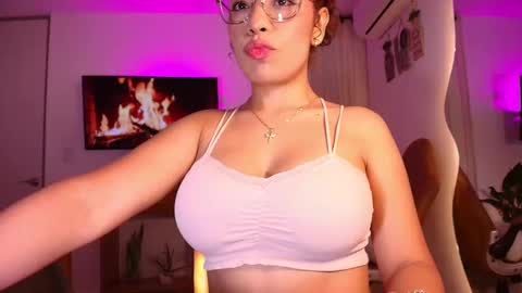 Snapshot of _megan_akbar chatting on September 25, 11:58 am Marce  online show from September 25, 11:58 am