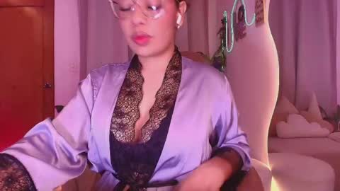 Snapshot of _megan_akbar chatting on May 12, 1:41 pm Marce online show from May 12, 1:41 pm