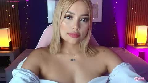 Snapshot of _meliblue chatting on September 30, 8:25 pm Meli online show from September 30, 8:25 pm