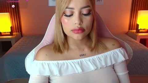 Snapshot of _meliblue chatting on November 14, 7:56 pm Meli online show from November 14, 7:56 pm