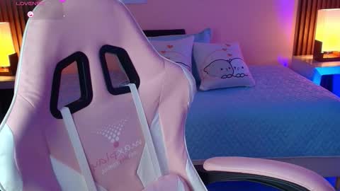 Snapshot of _meliblue chatting on November 18, 7:18 pm Meli online show from November 18, 7:18 pm