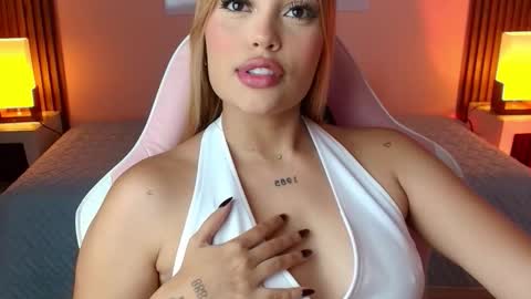 Snapshot of _meliblue chatting on November 25, 8:20 pm Meli online show from November 25, 8:20 pm