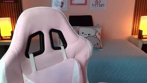 Snapshot of _meliblue chatting on December 4, 7:11 pm Meli online show from December 4, 7:11 pm