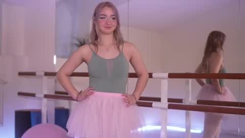 Snapshot of _meowwluffy_ chatting on November 18, 11:47 am Feiia online show from November 18, 11:47 am