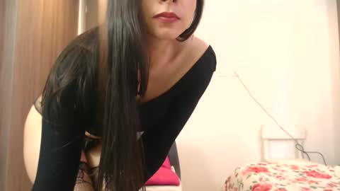 Snapshot of _mia_angel17 chatting on June 2, 6:54 pm MIA online show from June 2, 6:54 pm