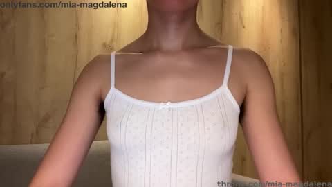 Mia Magdalena online show from January 16, 2:37 am