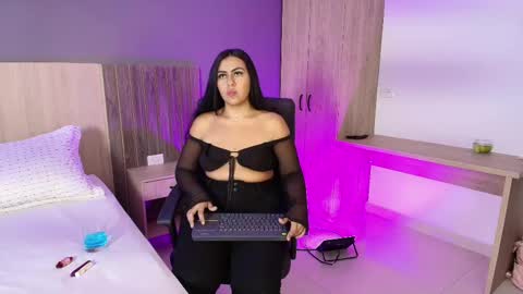 _miamiller_ online show from February 16, 7:38 pm