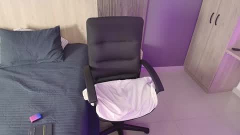 _miamiller_ online show from February 23, 2:29 am