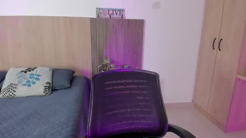 _miamiller_ online show from September 14, 7:46 pm