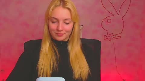 Snapshot of _mila_la_ chatting on December 5, 7:17 pm Melanie online show from December 5, 7:17 pm