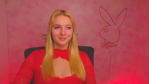 Snapshot of _mila_la_ chatting on December 9, 9:49 am Melanie online show from December 9, 9:49 am