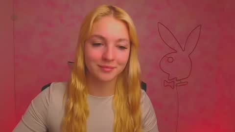 Snapshot of _mila_la_ chatting on December 10, 10:06 am Melanie online show from December 10, 10:06 am