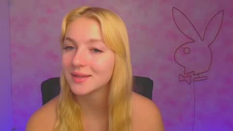 Snapshot of _mila_la_ chatting on December 12, 10:02 am Melanie online show from December 12, 10:02 am