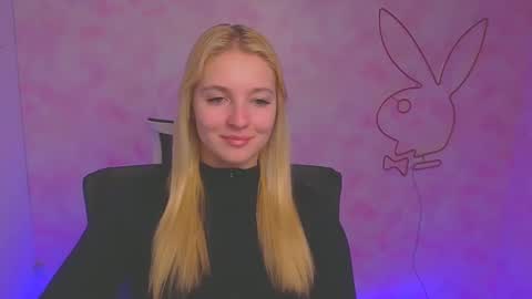 Snapshot of _mila_la_ chatting on December 14, 10:02 am Melanie online show from December 14, 10:02 am