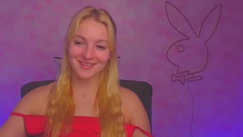 Snapshot of _mila_la_ chatting on December 15, 10:07 am Melanie online show from December 15, 10:07 am
