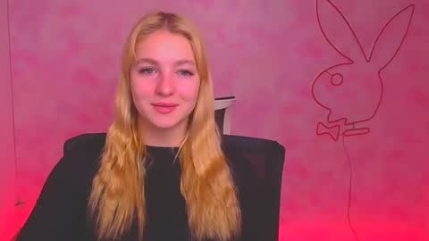 Snapshot of _mila_la_ chatting on December 20, 7:22 am Melanie online show from December 20, 7:22 am