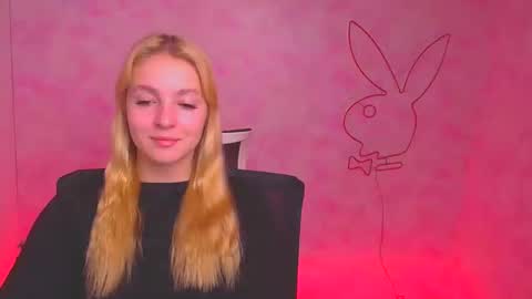 Snapshot of _mila_la_ chatting on December 20, 10:27 am Melanie online show from December 20, 10:27 am