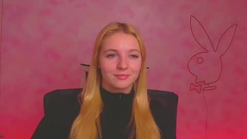 Snapshot of _mila_la_ chatting on December 21, 9:55 am Melanie online show from December 21, 9:55 am
