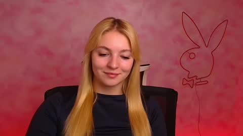Snapshot of _mila_la_ chatting on December 22, 10:06 am Melanie online show from December 22, 10:06 am