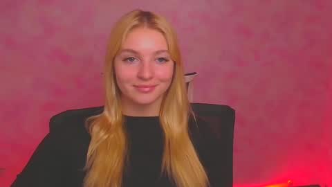 Snapshot of _mila_la_ chatting on December 24, 10:01 am Melanie online show from December 24, 10:01 am