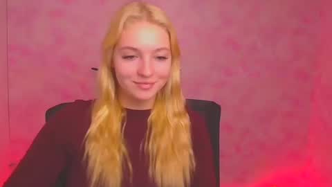 Snapshot of _mila_la_ chatting on December 29, 10:01 am Melanie online show from December 29, 10:01 am