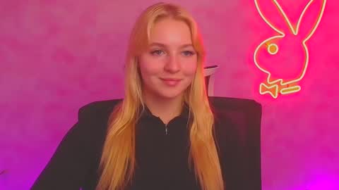Snapshot of _mila_la_ chatting on January 11, 3:31 pm Melanie online show from January 11, 3:31 pm
