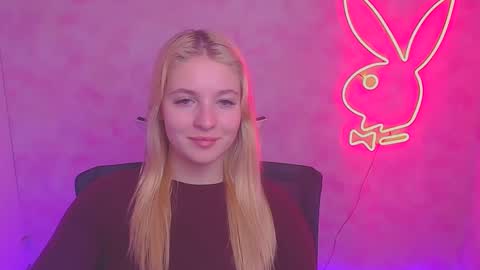 Snapshot of _mila_la_ chatting on February 4, 10:21 am Melanie online show from February 4, 10:21 am
