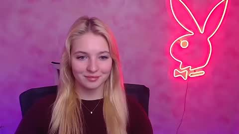 Snapshot of _mila_la_ chatting on February 6, 10:04 am Melanie online show from February 6, 10:04 am
