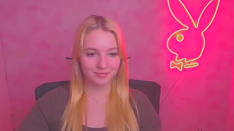 Snapshot of _mila_la_ chatting on February 8, 3:42 pm Melanie online show from February 8, 3:42 pm