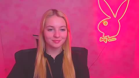 Snapshot of _mila_la_ chatting on February 9, 9:58 am Melanie online show from February 9, 9:58 am
