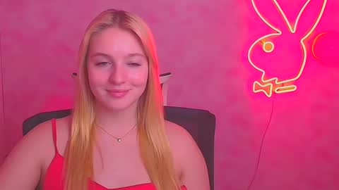 Snapshot of _mila_la_ chatting on February 17, 3:42 pm Melanie online show from February 17, 3:42 pm