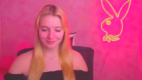 Snapshot of _mila_la_ chatting on February 23, 6:49 am Melanie online show from February 23, 6:49 am