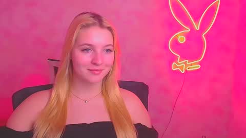 Snapshot of _mila_la_ chatting on February 23, 9:55 am Melanie online show from February 23, 9:55 am