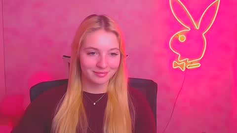 Snapshot of _mila_la_ chatting on February 24, 12:37 pm Melanie online show from February 24, 12:37 pm