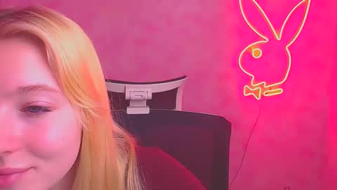 Snapshot of _mila_la_ chatting on February 24, 3:53 pm Melanie online show from February 24, 3:53 pm