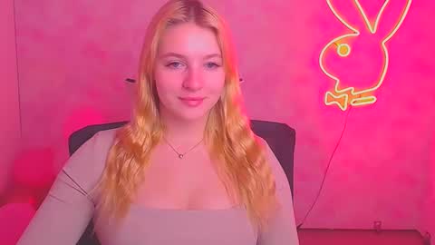 Snapshot of _mila_la_ chatting on February 25, 7:52 am Melanie online show from February 25, 7:52 am