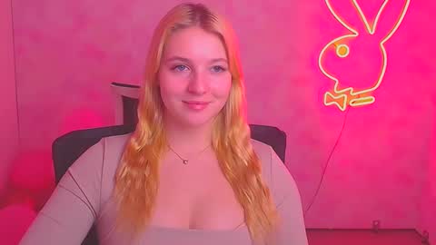 Snapshot of _mila_la_ chatting on February 25, 10:58 am Melanie online show from February 25, 10:58 am